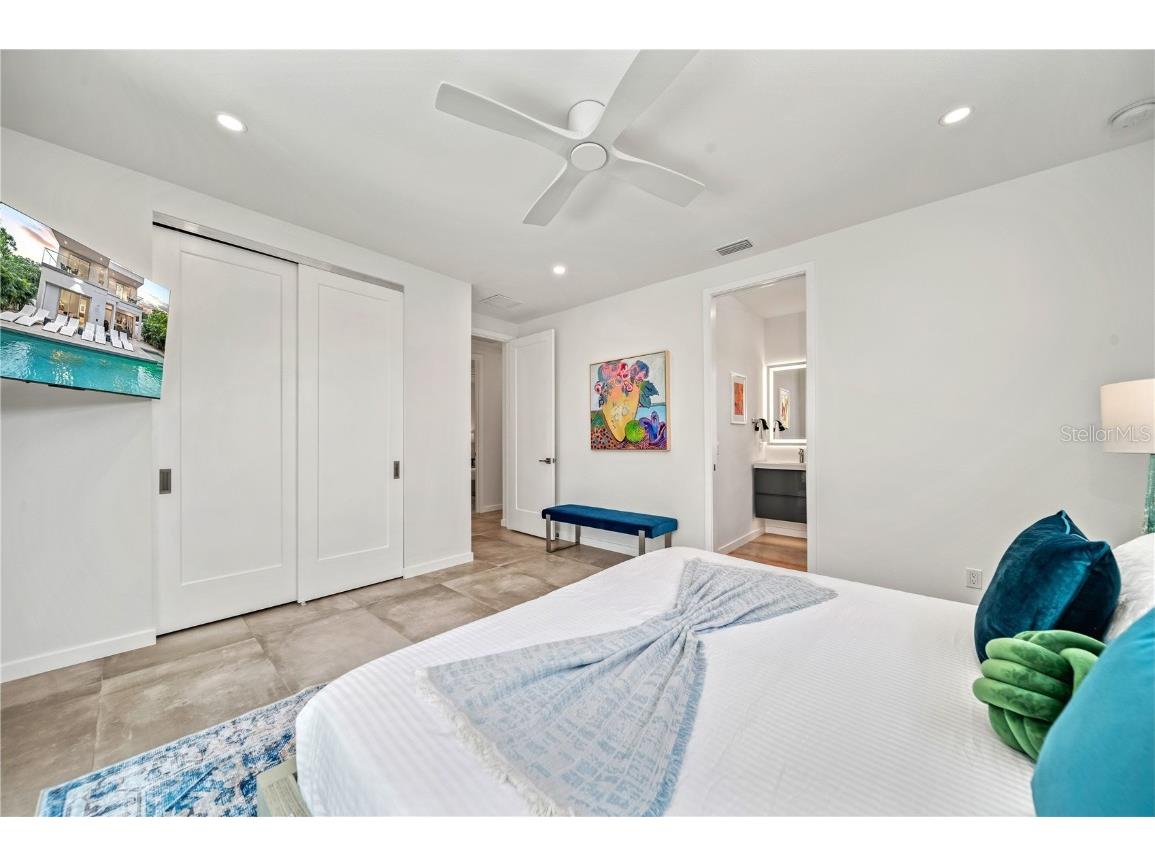 2327 Hillview Street Sarasota FL 34239 A4623881 image41