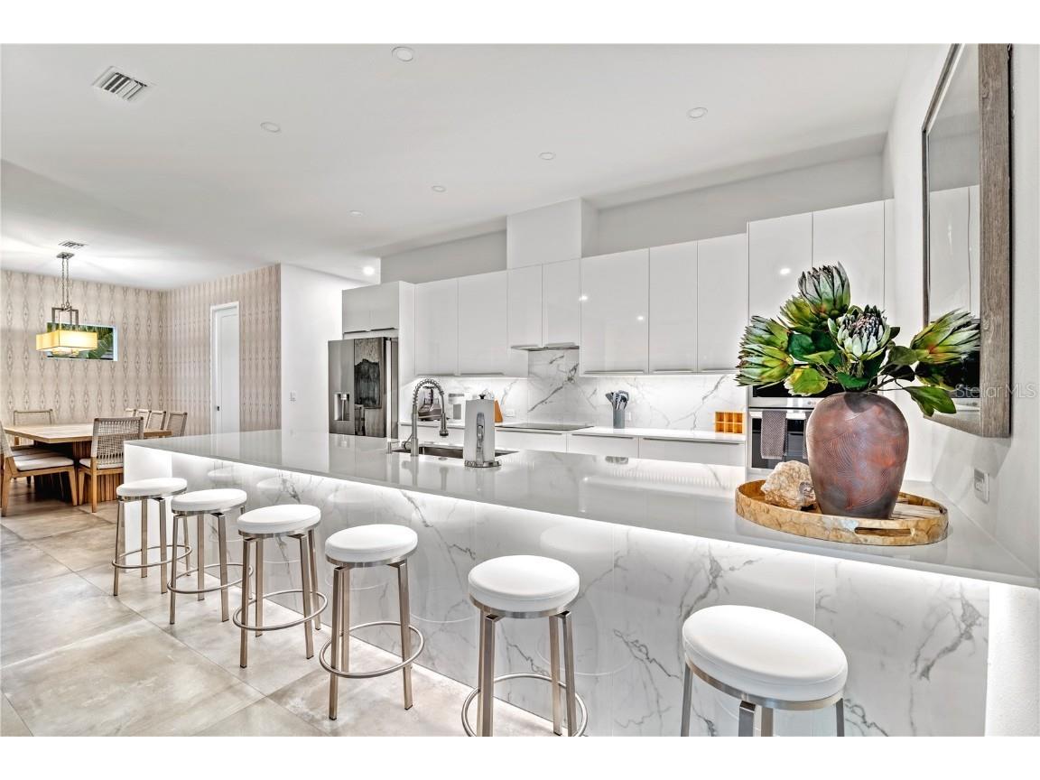 2327 Hillview Street Sarasota FL 34239 A4623881 image8