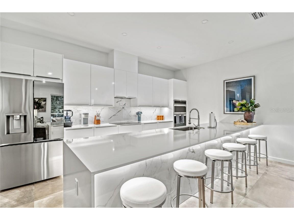 2327 Hillview Street Sarasota FL 34239 A4623881 image9