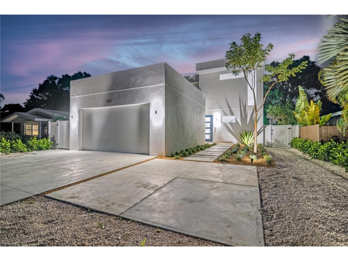 2327 Hillview Street Sarasota FL 34239 A4644963 image1