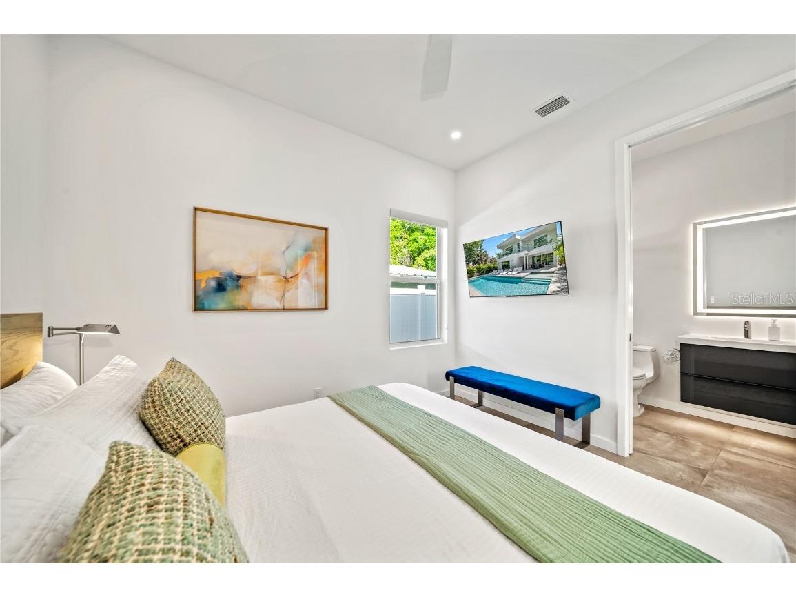 2327 Hillview Street Sarasota FL 34239 A4644963 image19
