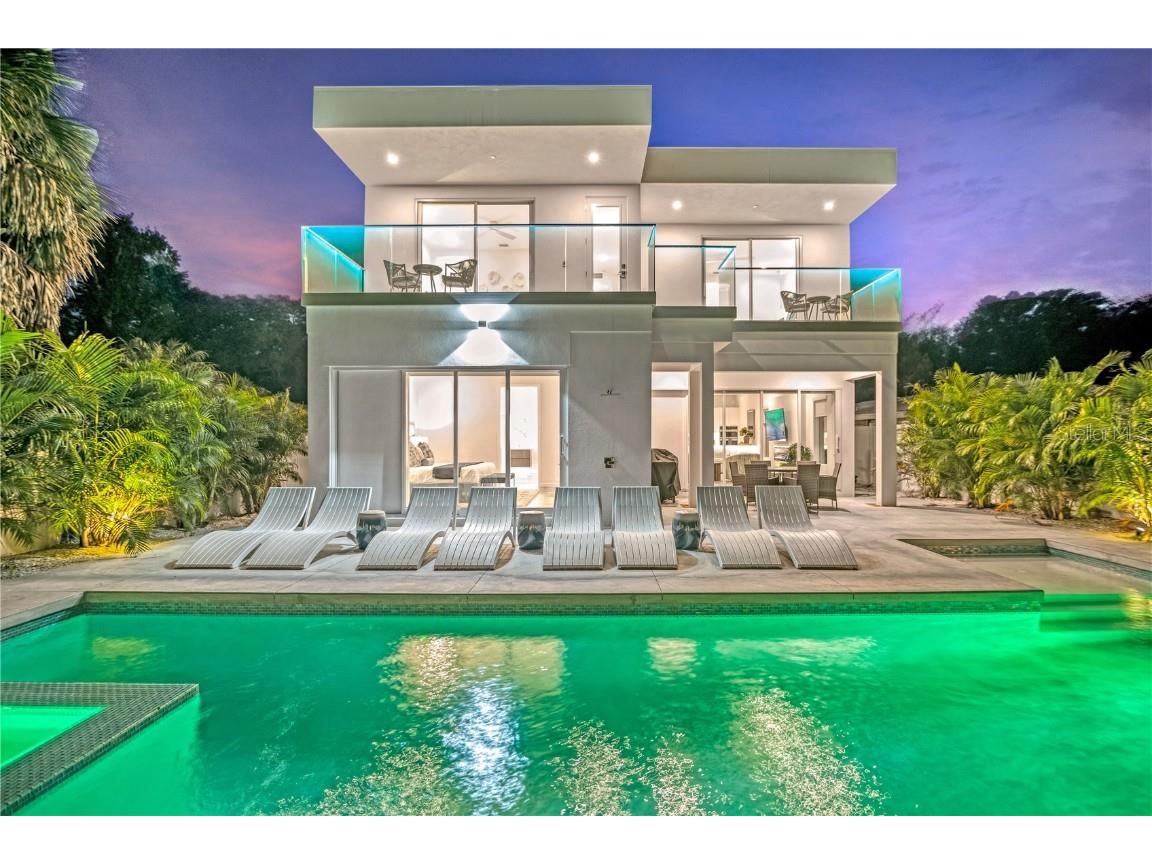 2327 Hillview Street Sarasota FL 34239 A4644963 image2