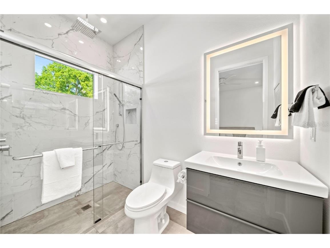 2327 Hillview Street Sarasota FL 34239 A4644963 image20