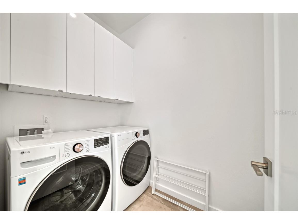 2327 Hillview Street Sarasota FL 34239 A4644963 image21