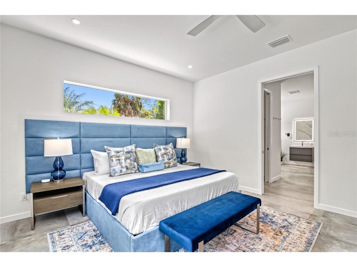 2327 Hillview Street Sarasota FL 34239 A4644963 image24