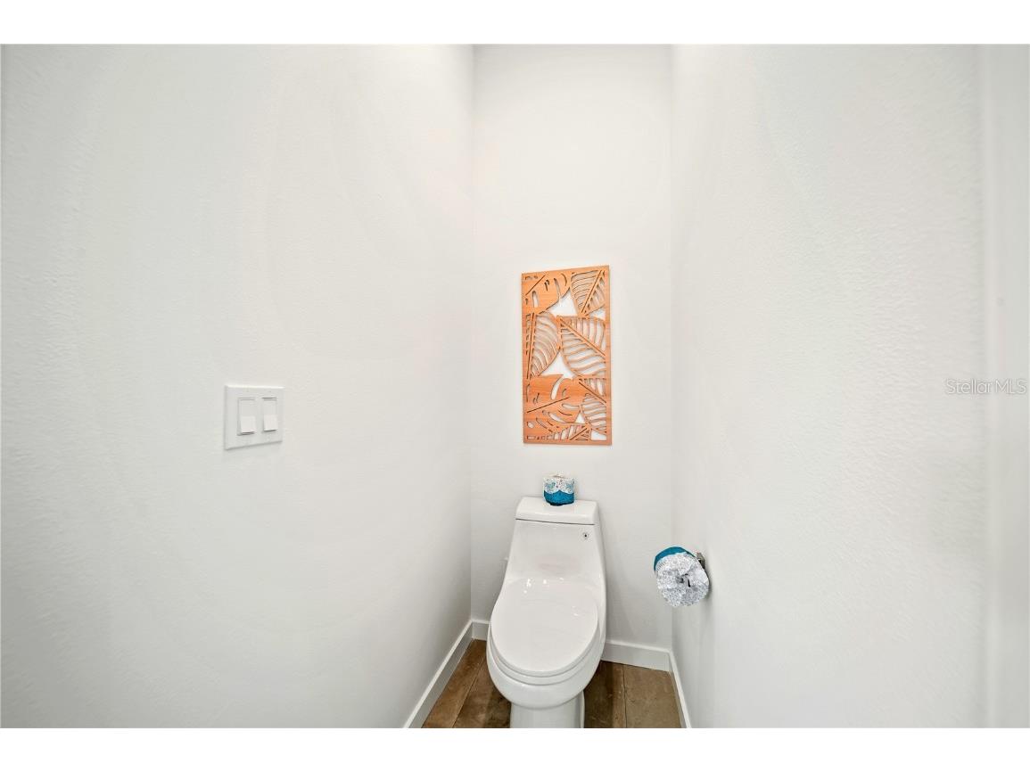 2327 Hillview Street Sarasota FL 34239 A4644963 image29