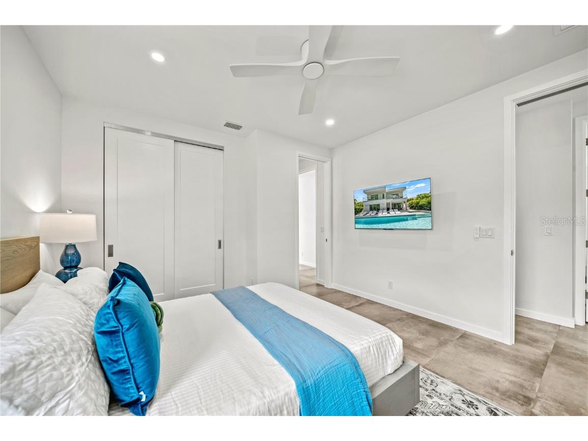 2327 Hillview Street Sarasota FL 34239 A4644963 image35