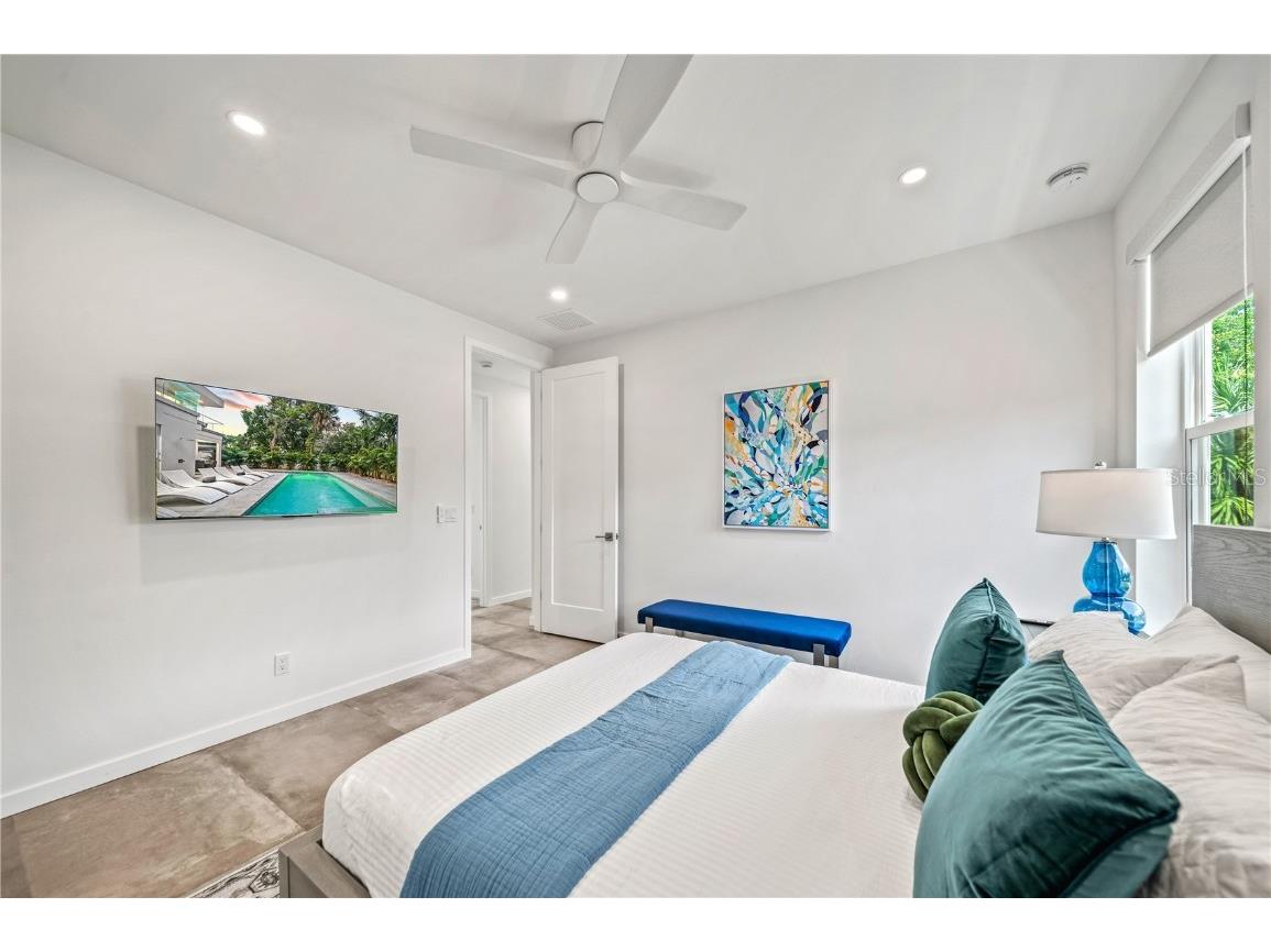 2327 Hillview Street Sarasota FL 34239 A4644963 image36