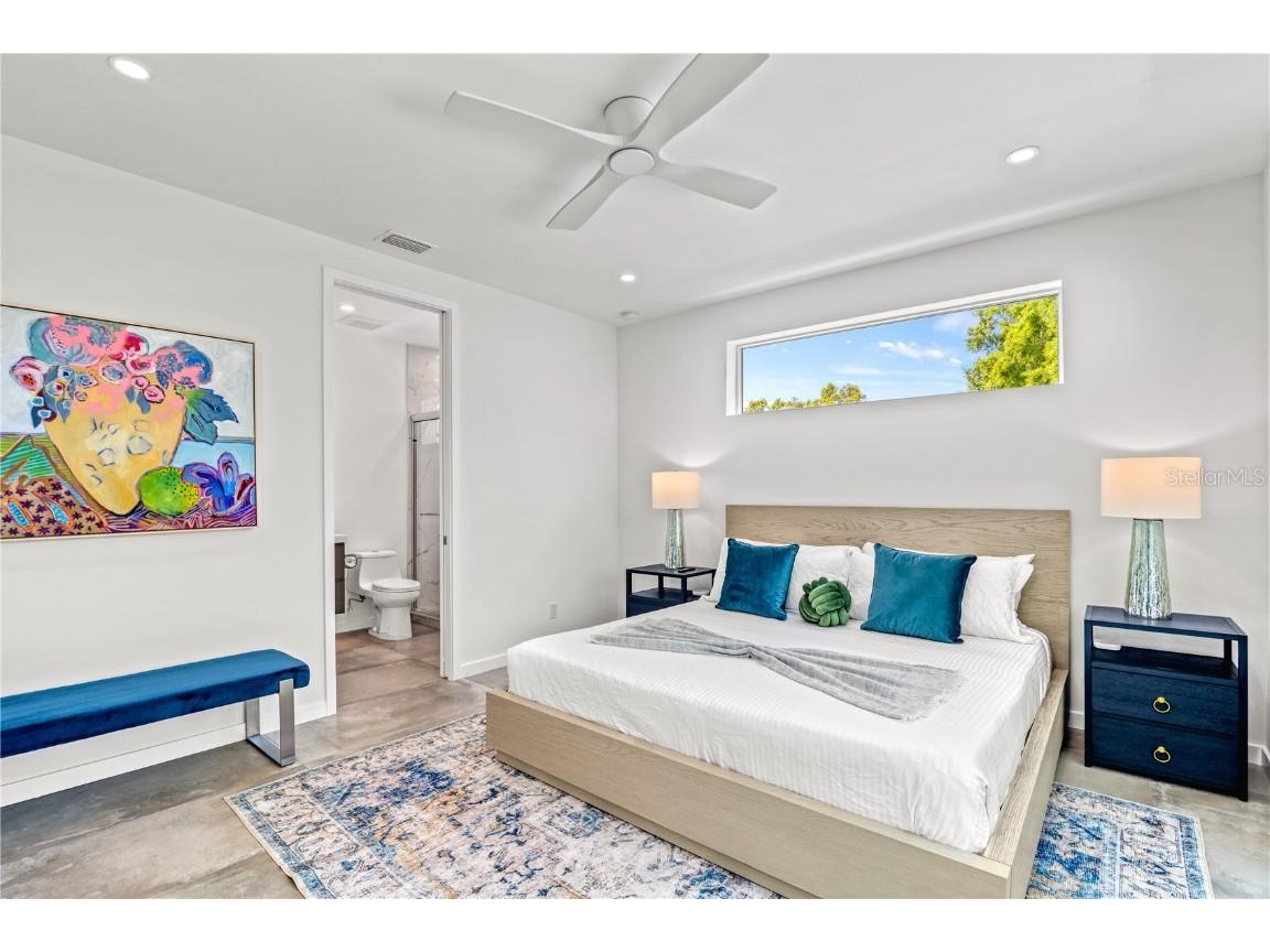 2327 Hillview Street Sarasota FL 34239 A4644963 image39