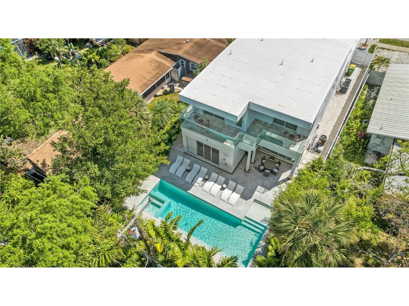 2327 Hillview Street Sarasota FL 34239 A4644963 image4