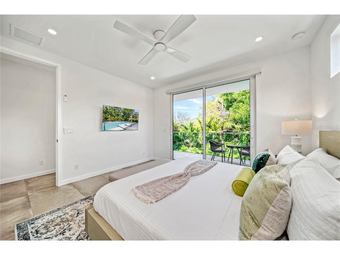 2327 Hillview Street Sarasota FL 34239 A4644963 image44