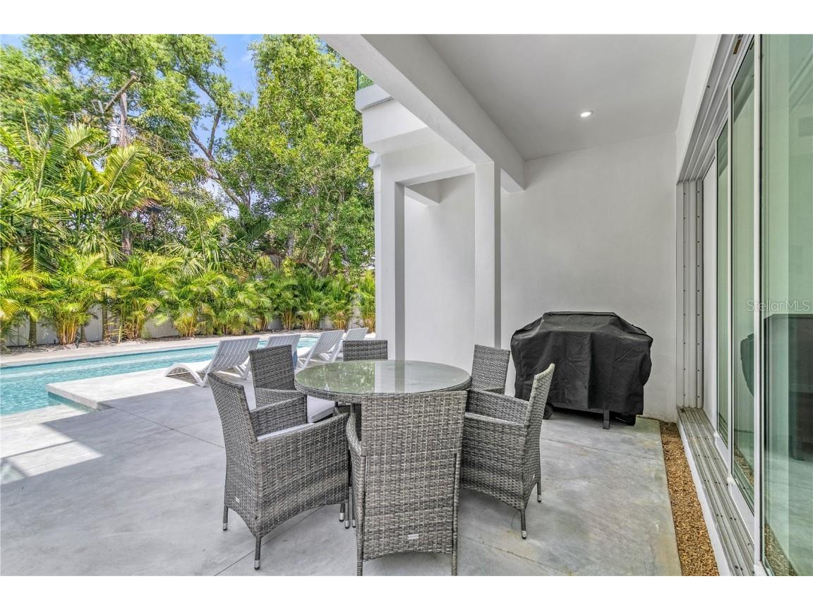 2327 Hillview Street Sarasota FL 34239 A4644963 image47