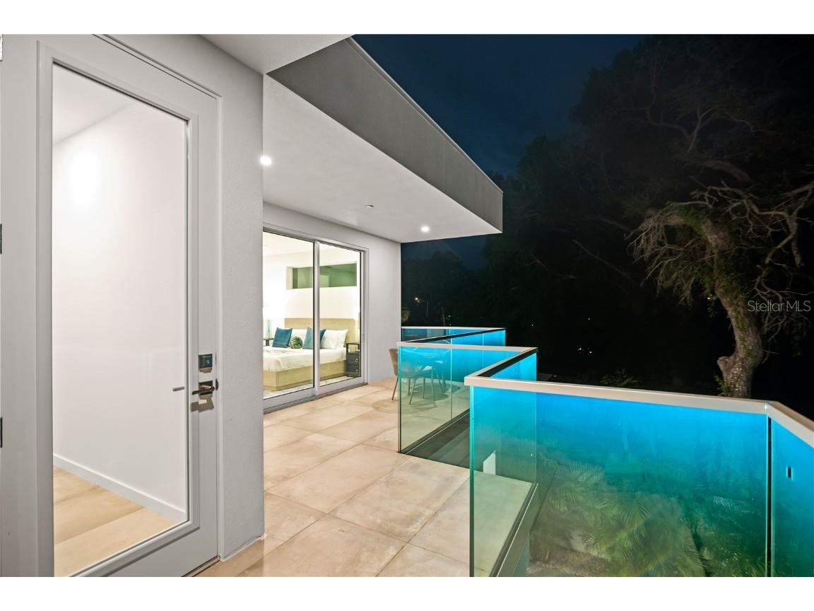 2327 Hillview Street Sarasota FL 34239 A4644963 image49