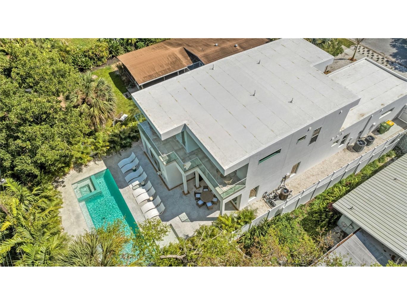 2327 Hillview Street Sarasota FL 34239 A4644963 image5