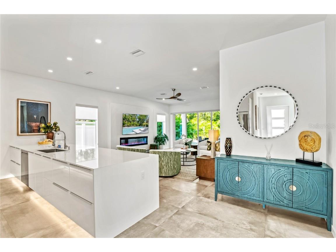 2327 Hillview Street Sarasota FL 34239 A4644963 image6