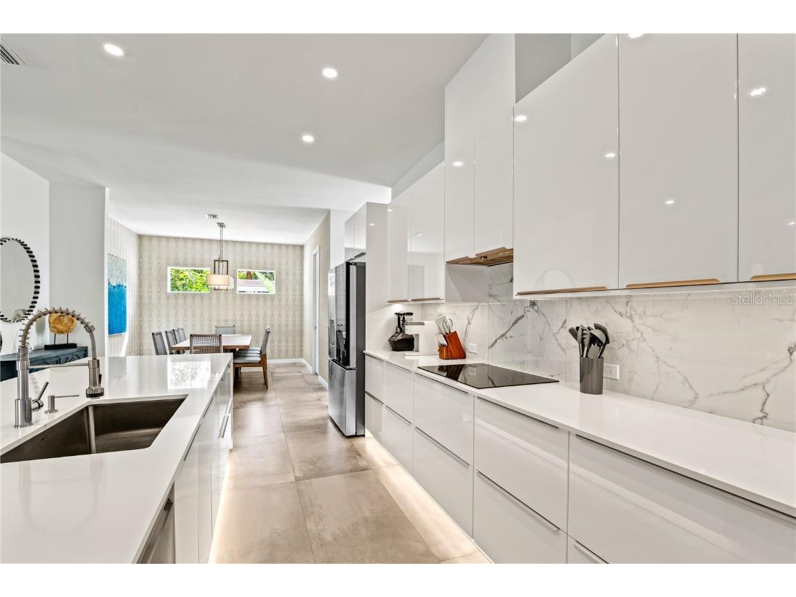 2327 Hillview Street Sarasota FL 34239 A4644963 image8