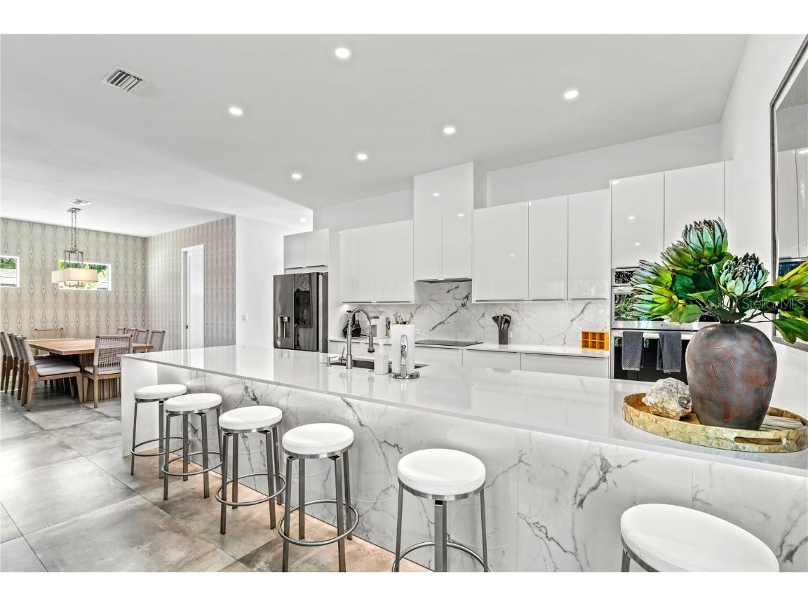 2327 Hillview Street Sarasota FL 34239 A4644963 image9