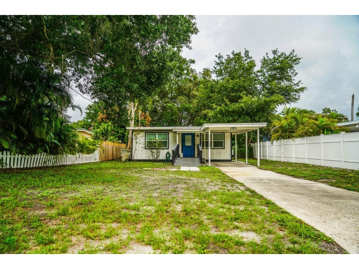 2327 Novus Street Sarasota FL 34237 A4615368 image1