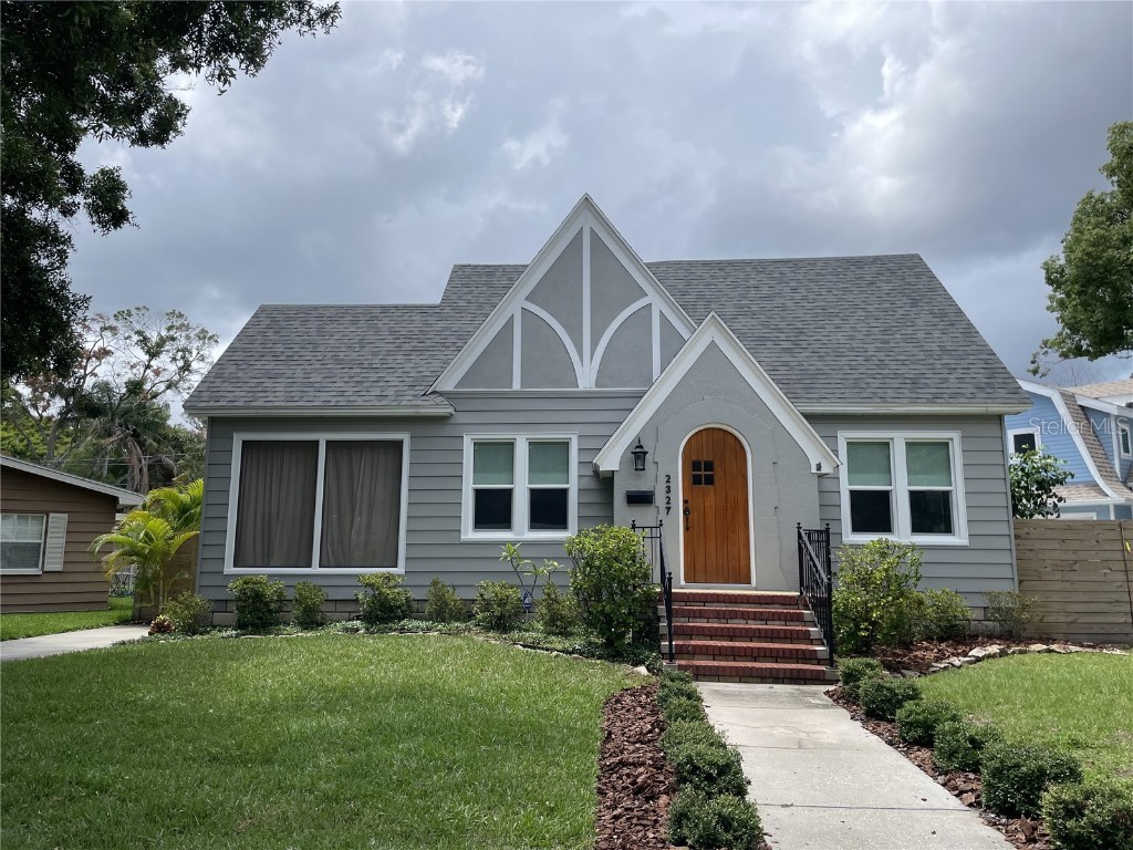 2327 Woodlawn Circle E Saint Petersburg FL 33704 TB8345485 image1