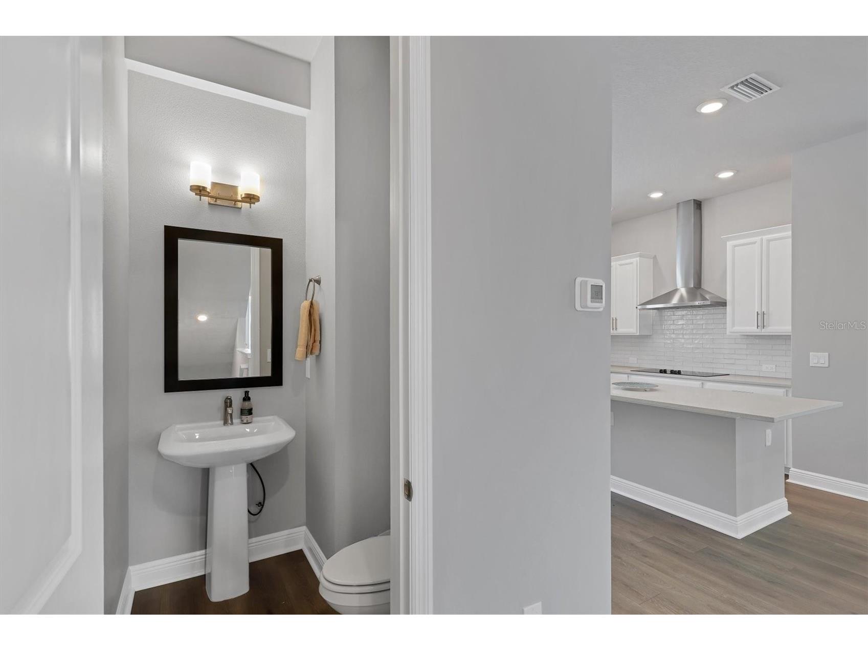 2329 Lindstrom Street Sarasota FL 34236 A4696337 image8