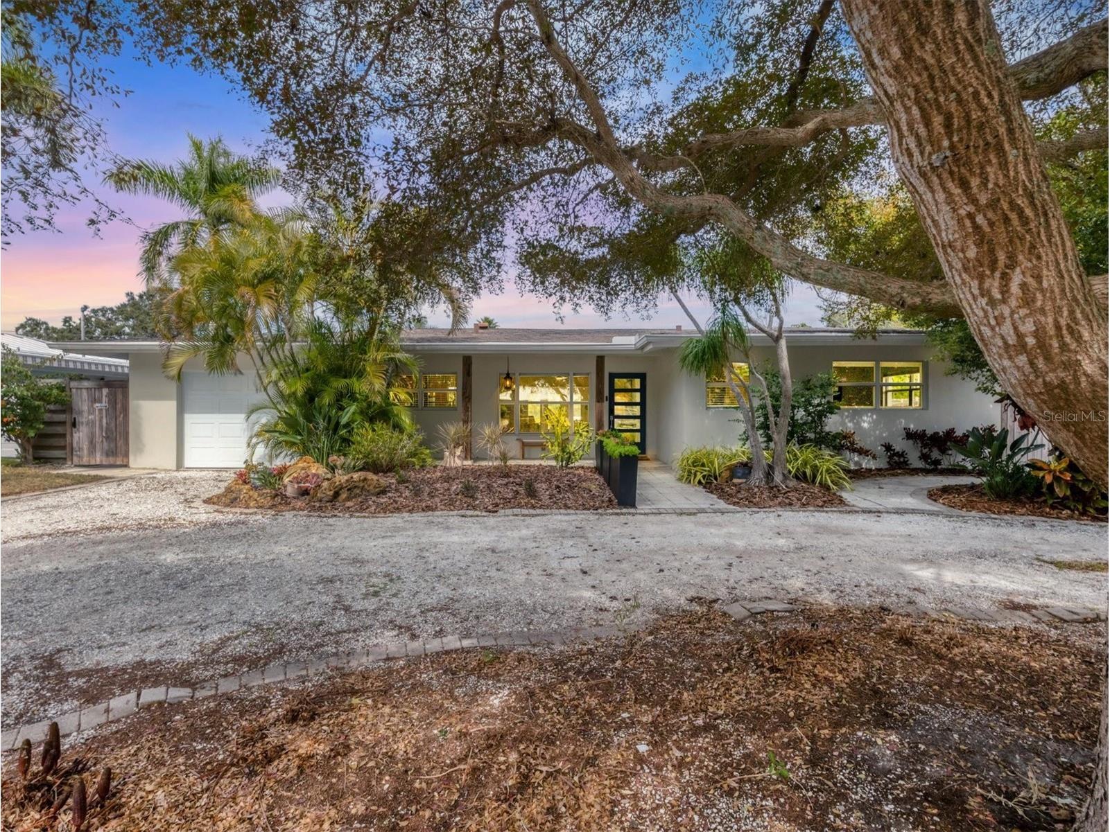 2329 Siesta Drive Sarasota FL 34239 A4682155 image1