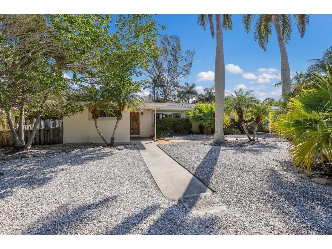 233 85th Street Holmes Beach FL 34217 A4563292 image1