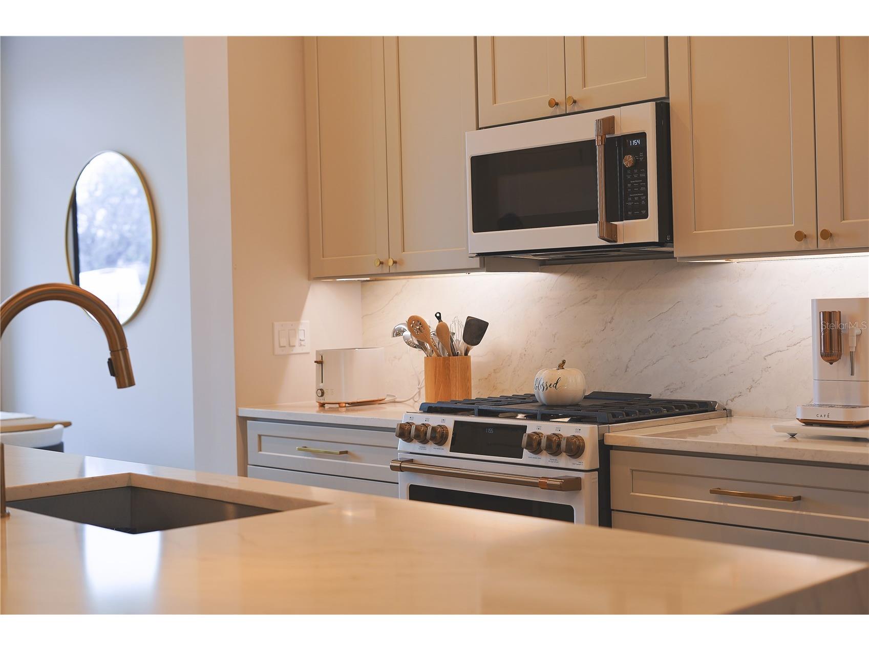 233 8th Street N Saint Petersburg FL 33701 TB8461699 image7