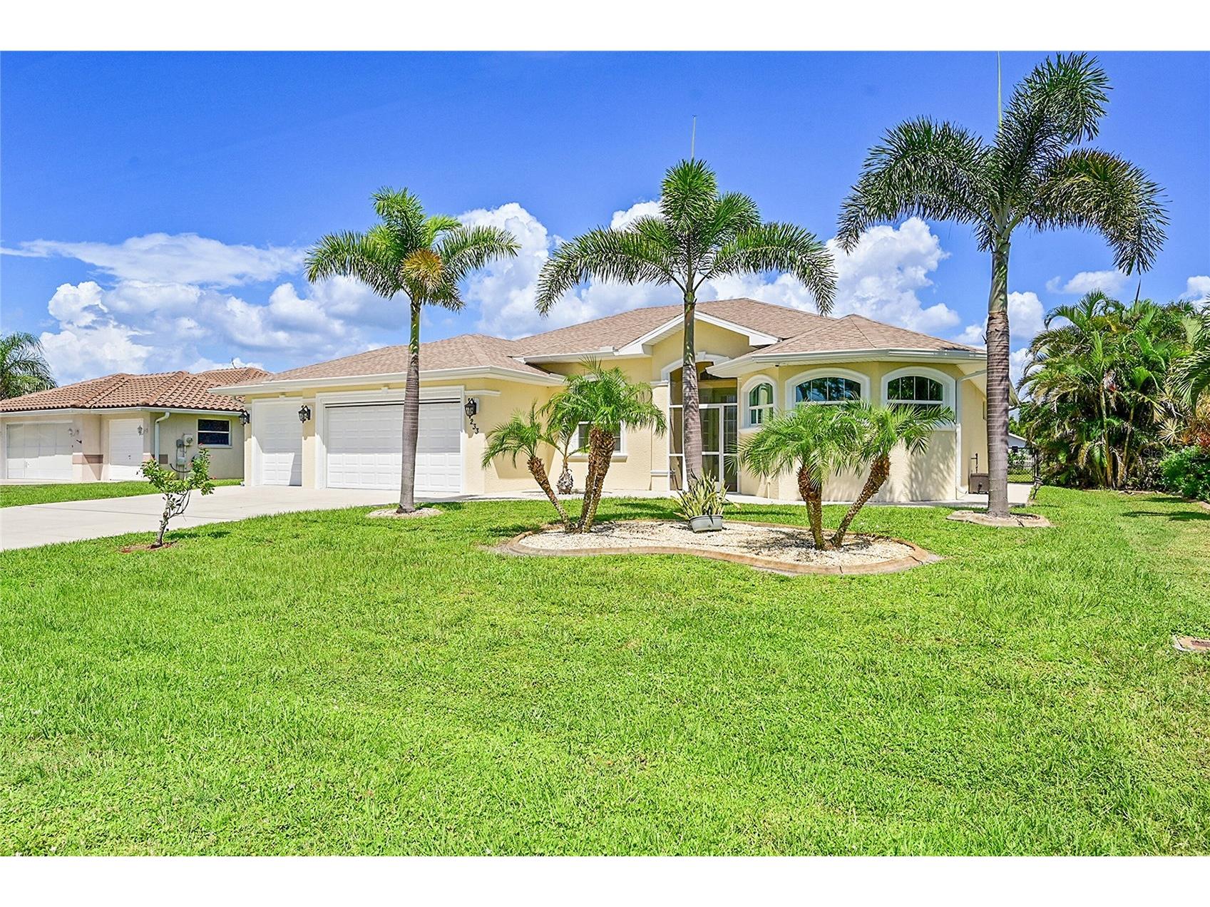 233 Fairway Road Rotonda West FL 33947 C7514272 image1