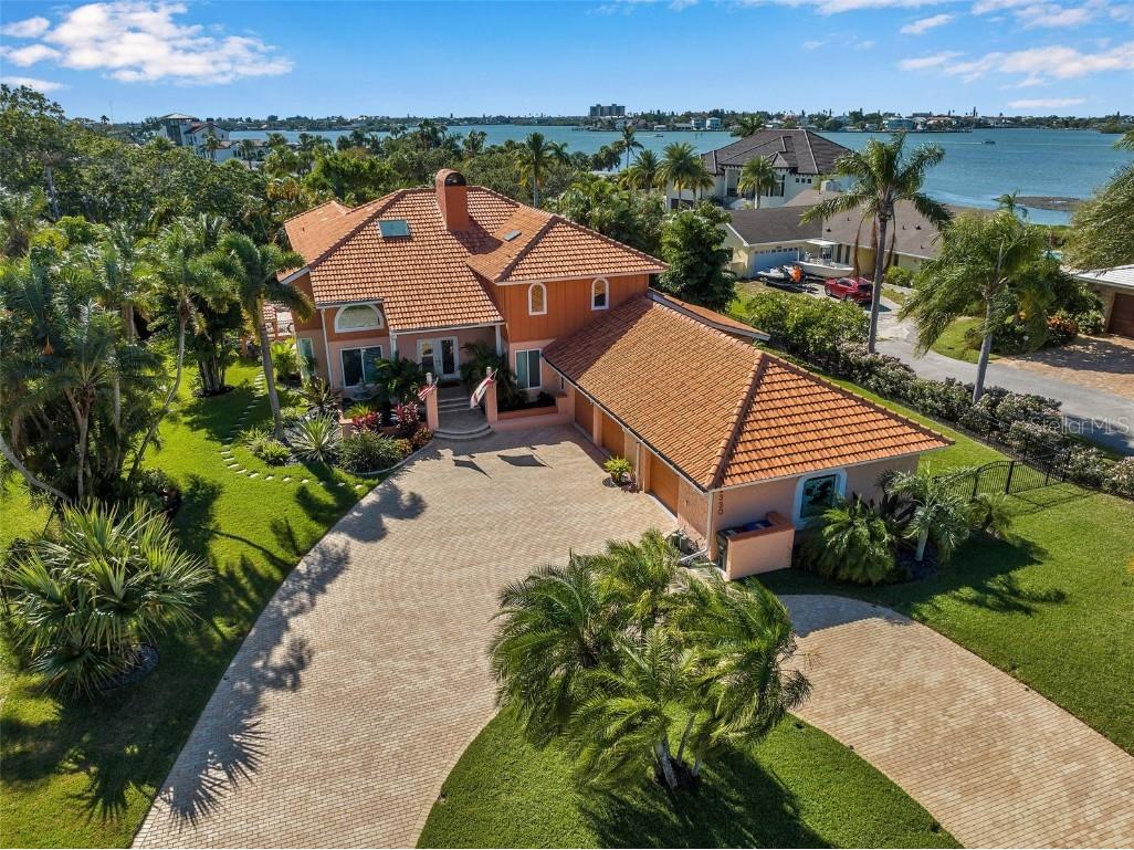 2330 Kings Point Dr Largo FL 33774 U8221133 image1
