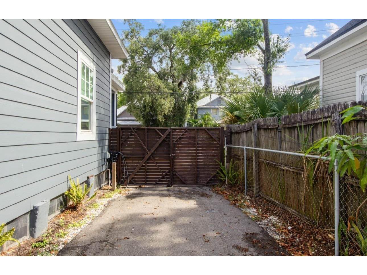 2330 W Saint Louis Street Tampa FL 33607 TB8497441 image24