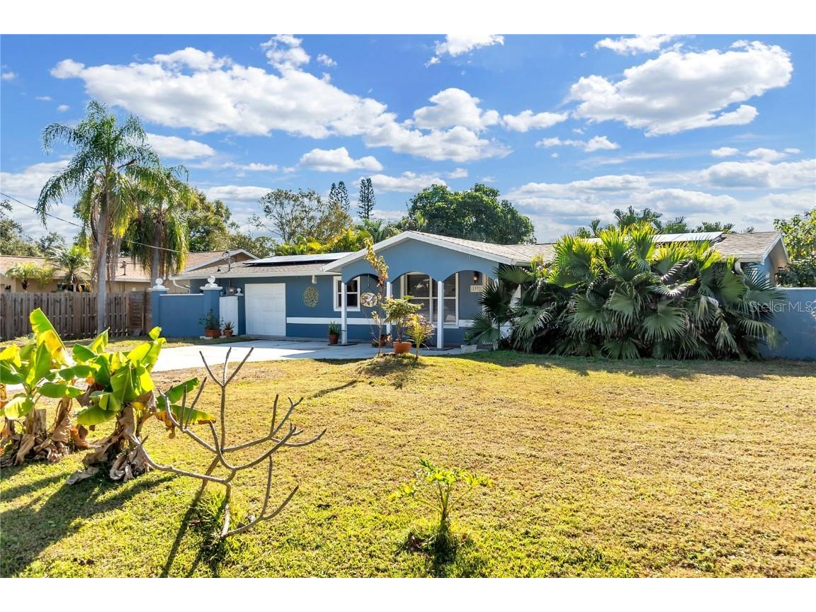 2332 Pinehurst Street Sarasota FL 34231 A4676082 image2