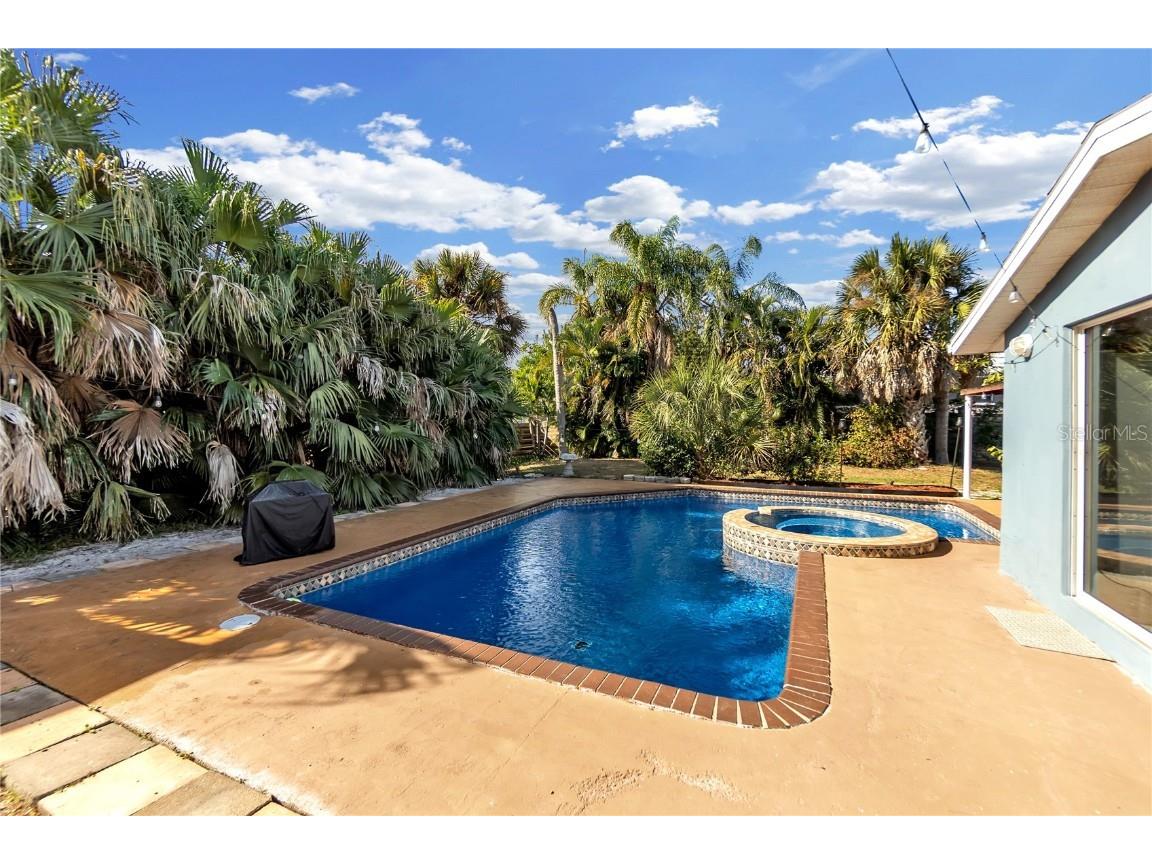 2332 Pinehurst Street Sarasota FL 34231 A4676082 image4