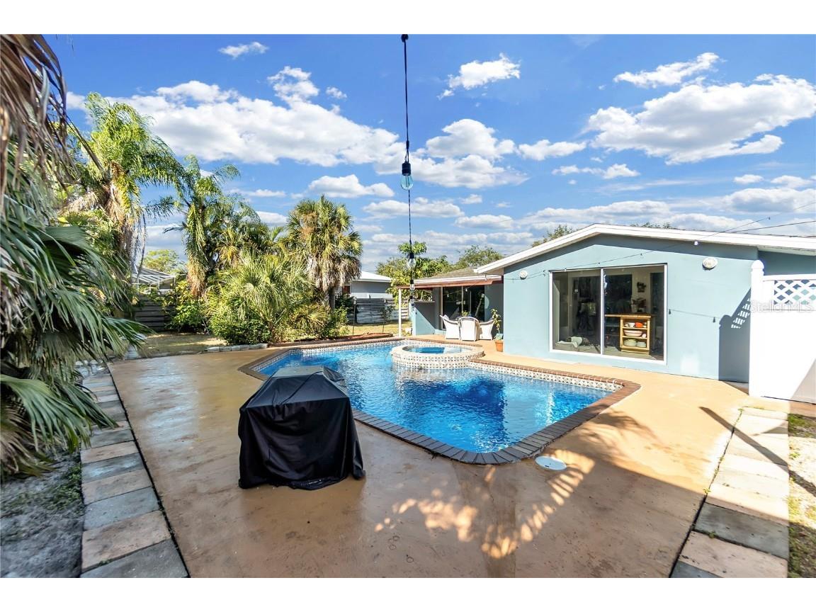 2332 Pinehurst Street Sarasota FL 34231 A4676082 image5