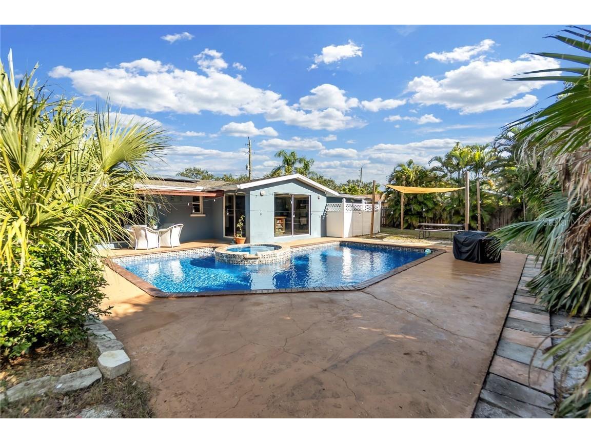 2332 Pinehurst Street Sarasota FL 34231 A4676082 image6