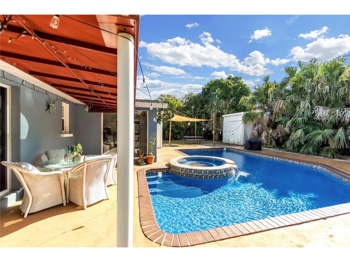 2332 Pinehurst Street Sarasota FL 34231 A4676082 image8