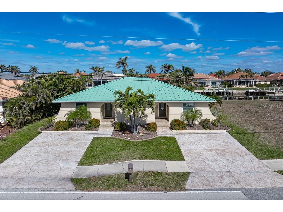 2334 Magdalina Drive Punta Gorda FL 33950 - DRUM BAYOU CANAL C7504324 image1