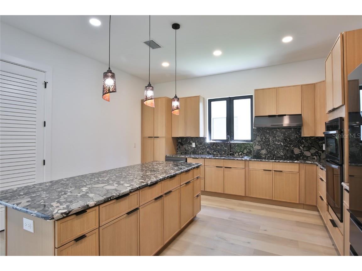 2335 Oak Terrace Sarasota FL 34231 A4652449 image25