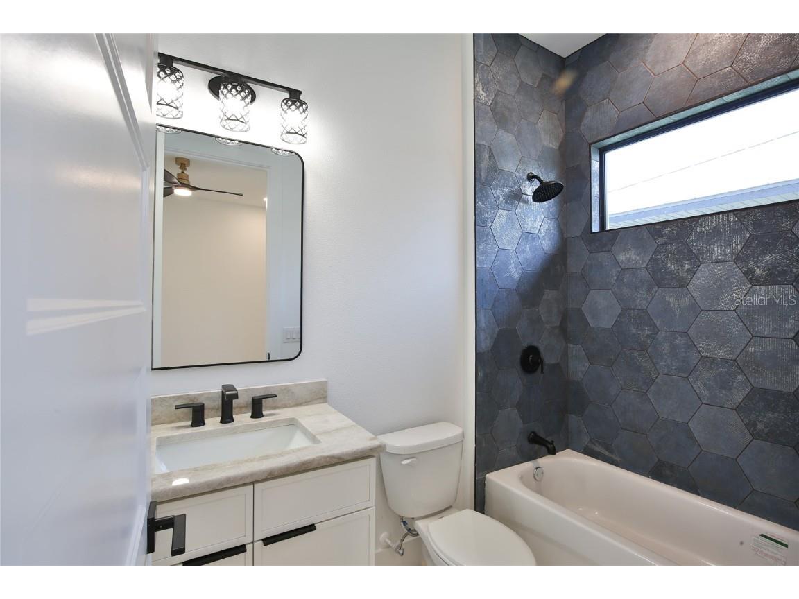 2335 Oak Terrace Sarasota FL 34231 A4652449 image50