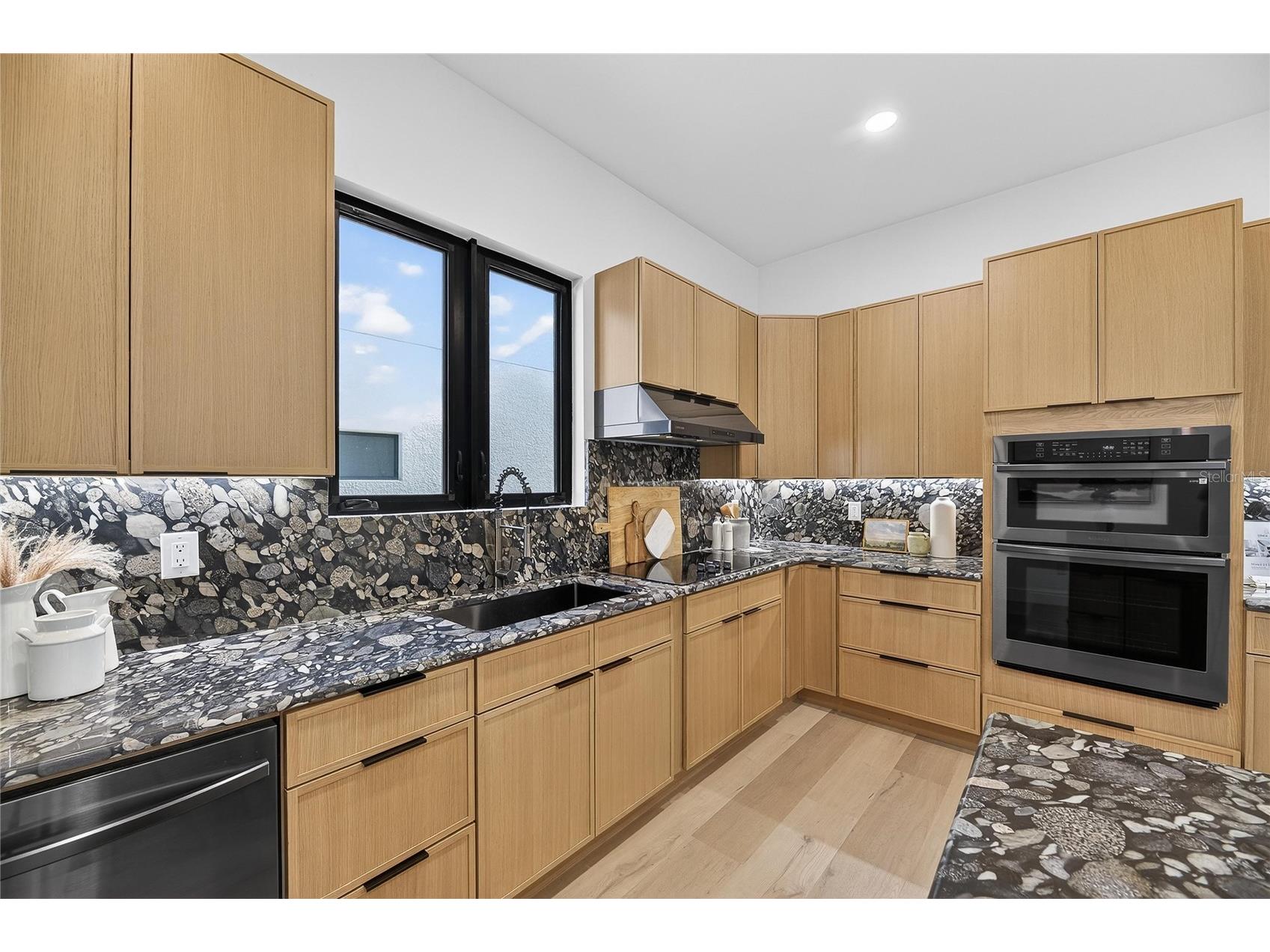 2335 Oak Terrace Sarasota FL 34231 TB8472634 image23