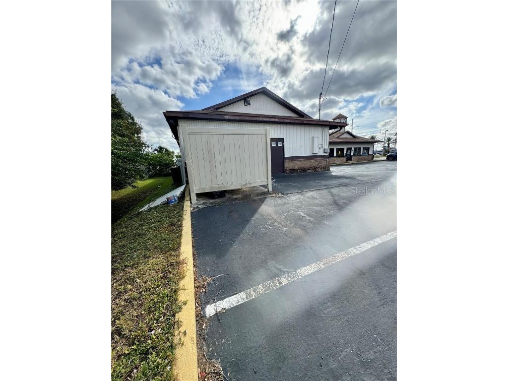 2335 S Ridgewood Avenue South Daytona FL 32119 NS1083248 image4