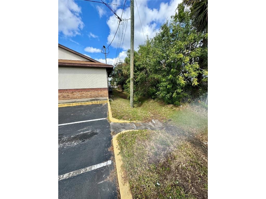 2335 S Ridgewood Avenue South Daytona FL 32119 NS1083248 image6