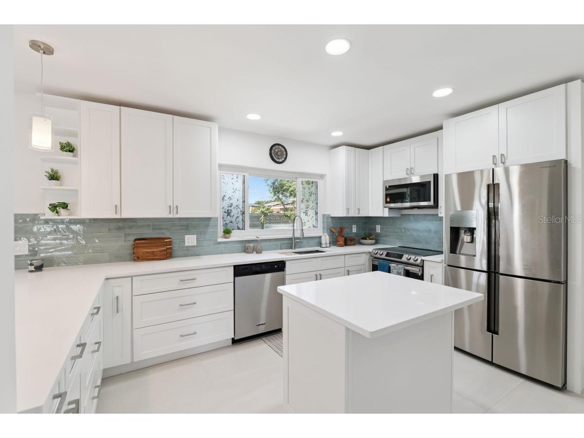 2335 Tropical Shores Drive SE Saint Petersburg FL 33705 A4683484 image5