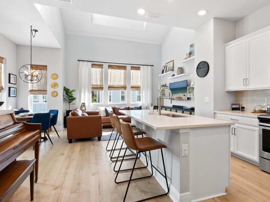 2337 Lindstrom Street Sarasota FL 34237 A4673872 image2