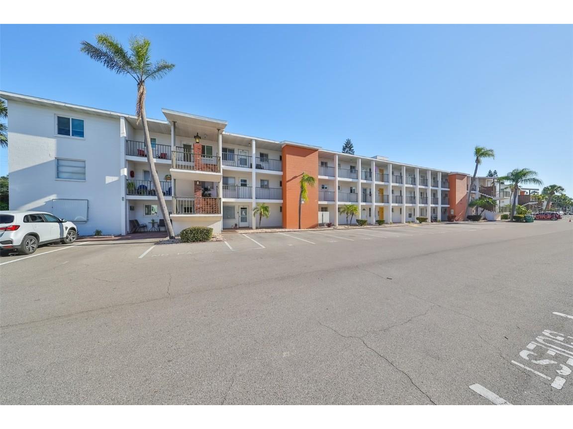 2339 Canal Drive #F33 Bradenton FL 34207 A4604032 image1