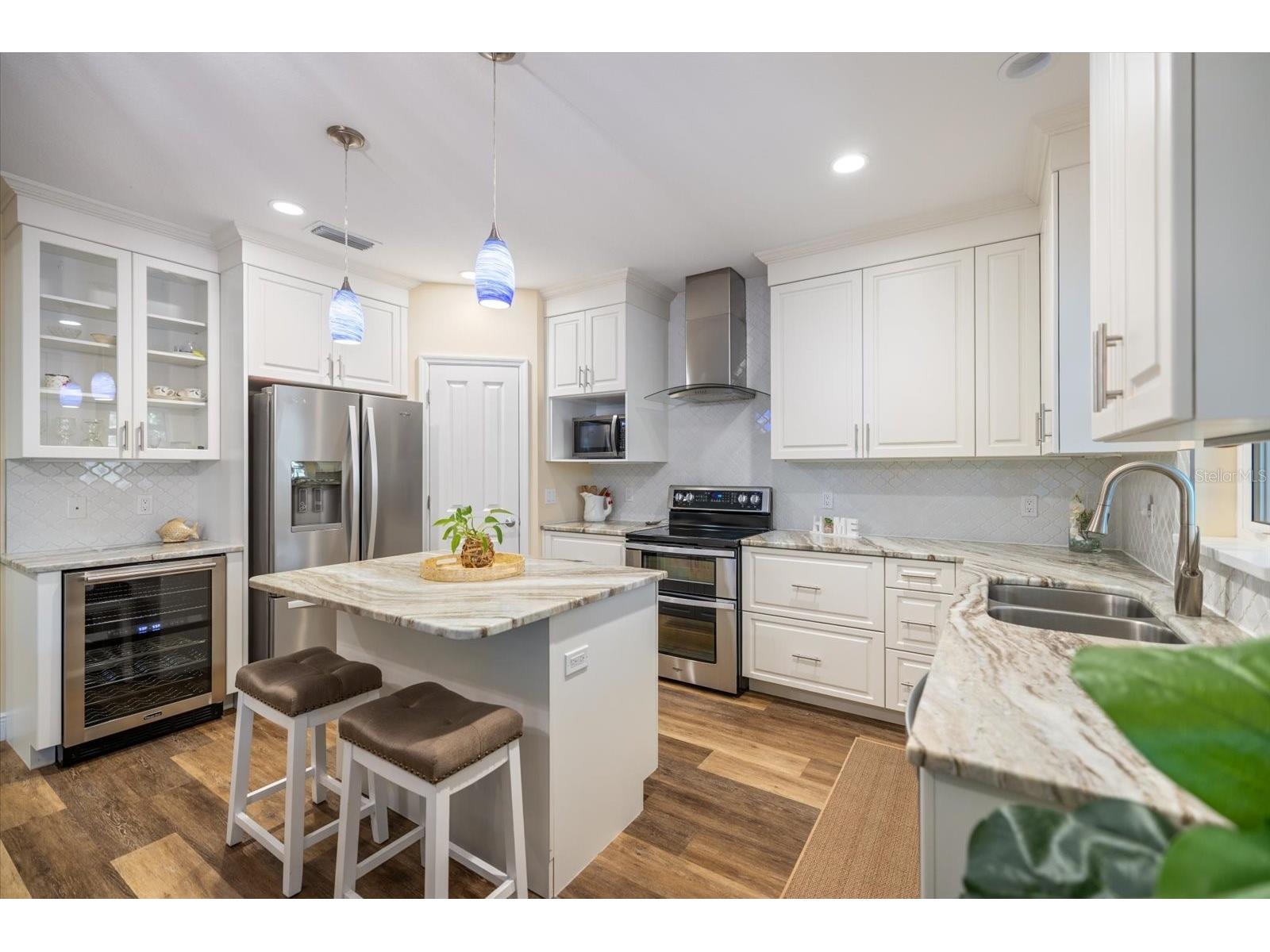 2339 Datura Street Sarasota FL 34239 A4695188 image14