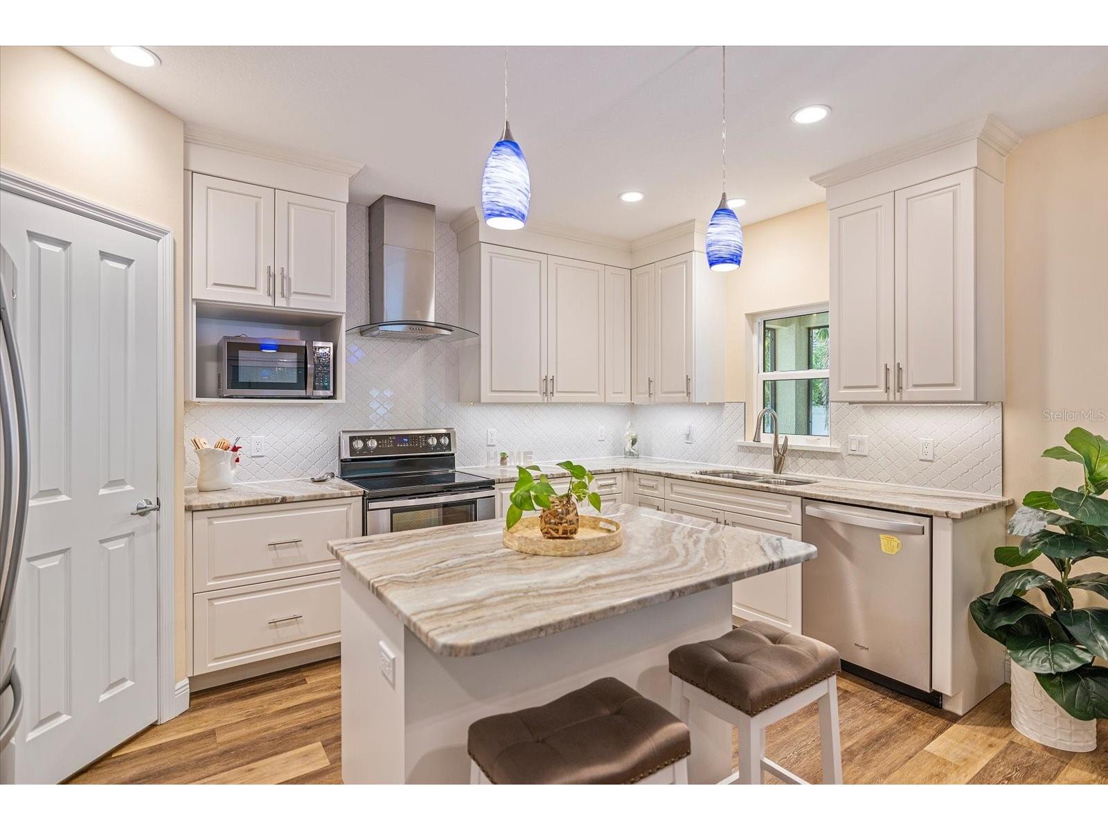 2339 Datura Street Sarasota FL 34239 A4695188 image15