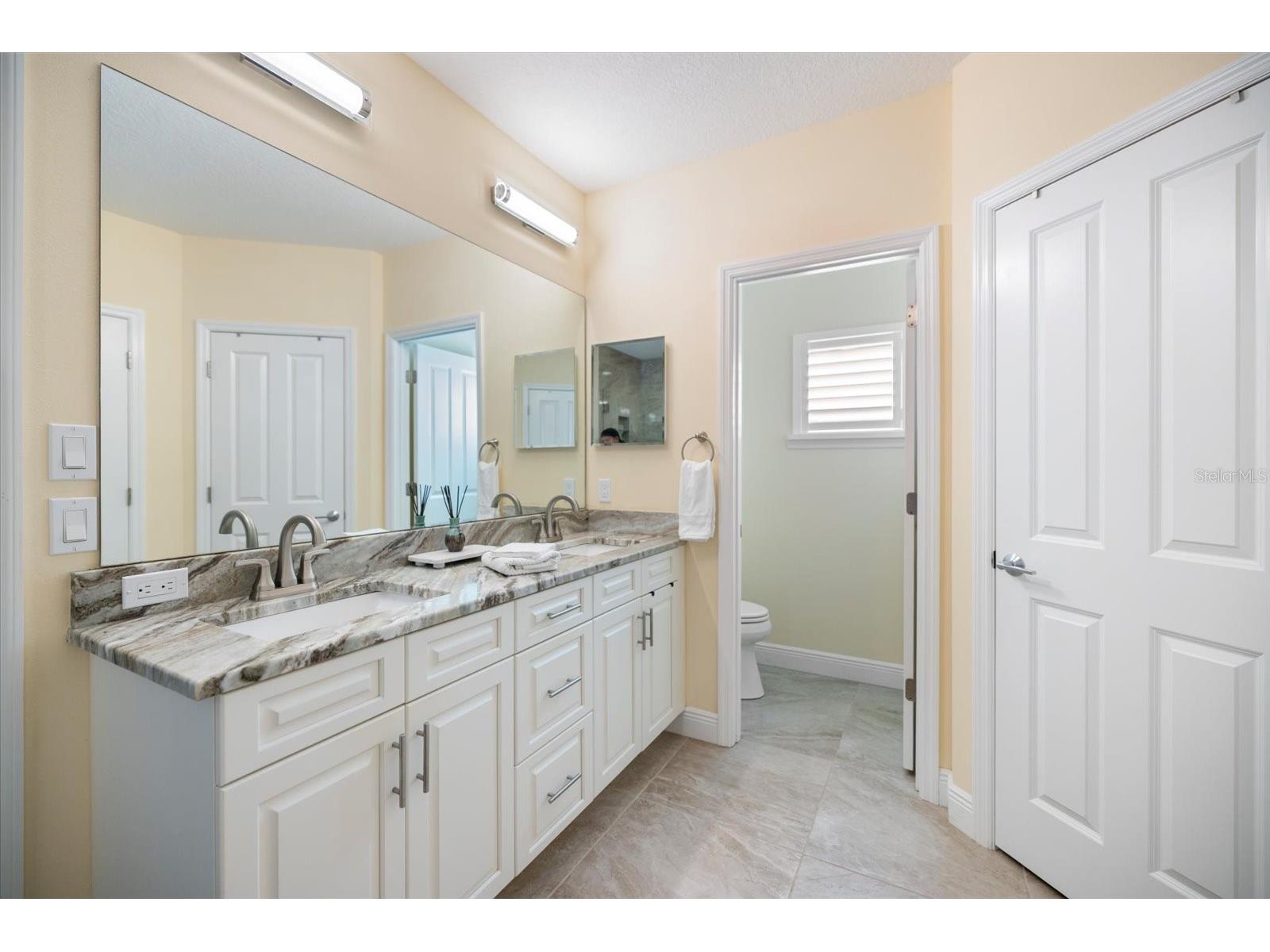 2339 Datura Street Sarasota FL 34239 A4695188 image37