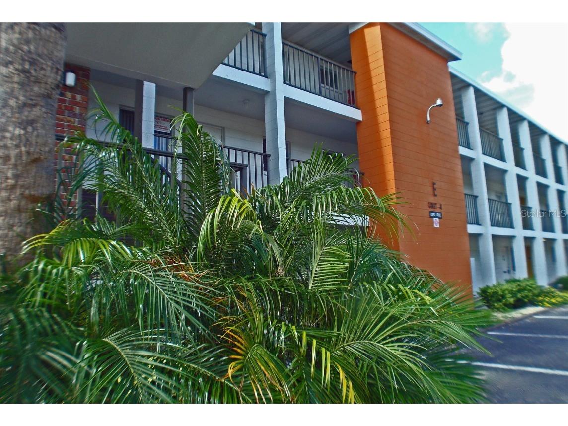 2339 Sunset Drive #H-33 Bradenton FL 34207 A4570124 image1