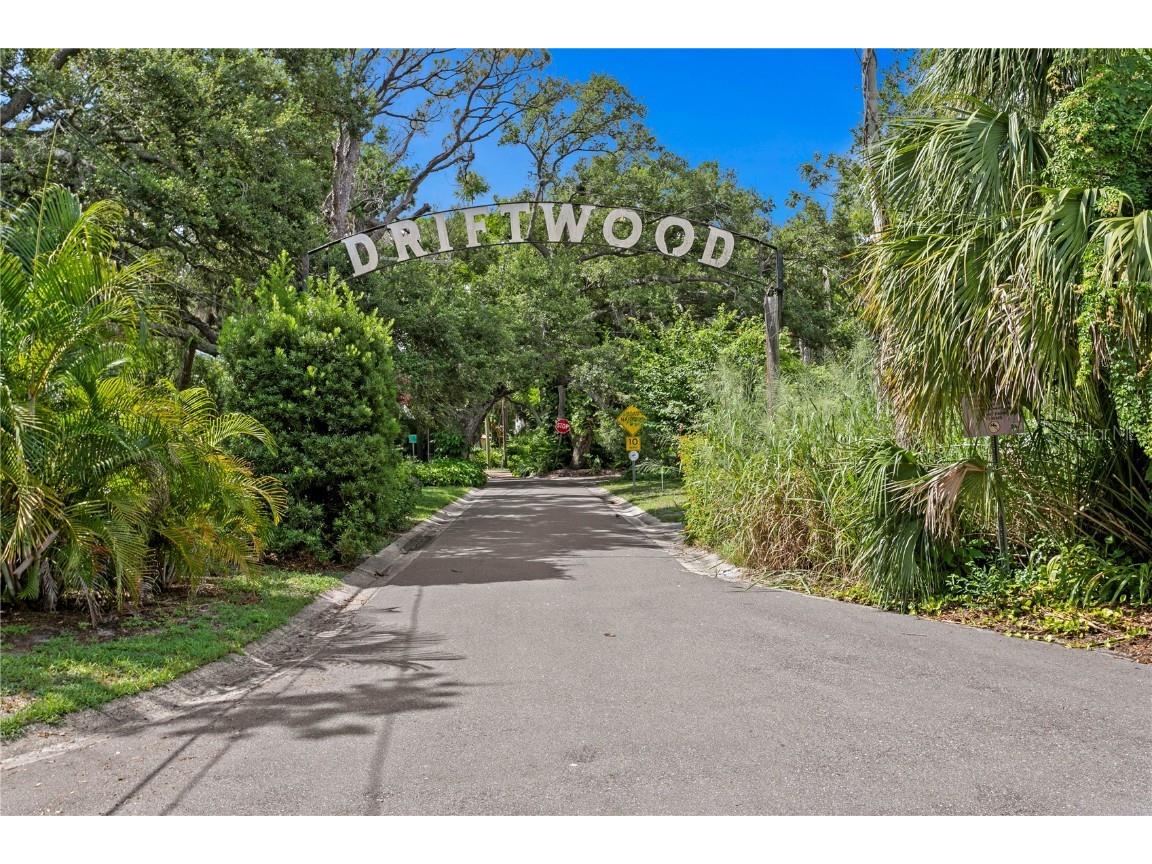 234 Driftwood Road SE Saint Petersburg FL 33705 - BIG BAYOU TB8415294 image2