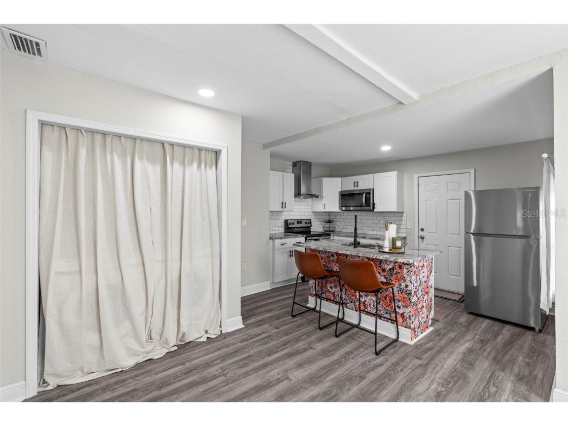 2340 10th Street S Saint Petersburg FL 33705 TB8447486 image10